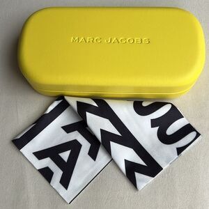 Marc Jacobs sunglasses Case and cleaning cloth